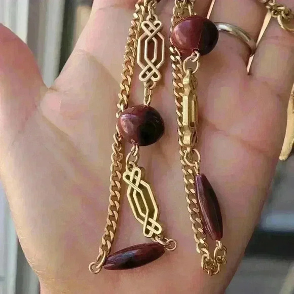 Vintage Sarah Coventry Pendant Necklace Burgundy Gold Tone Round - Picture 12 of 12